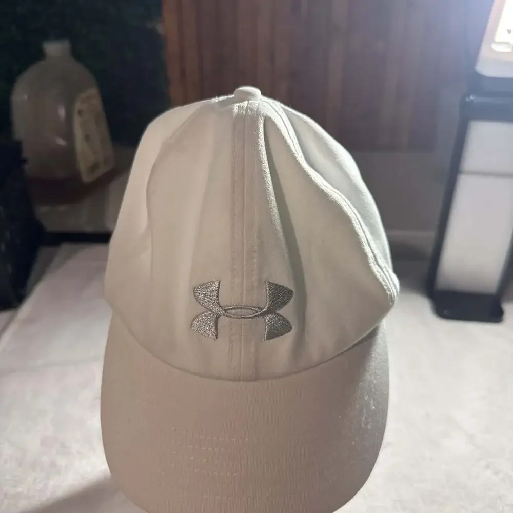 Under Armour Baseball Cap - Light Gray, One Size, Excellent Condition